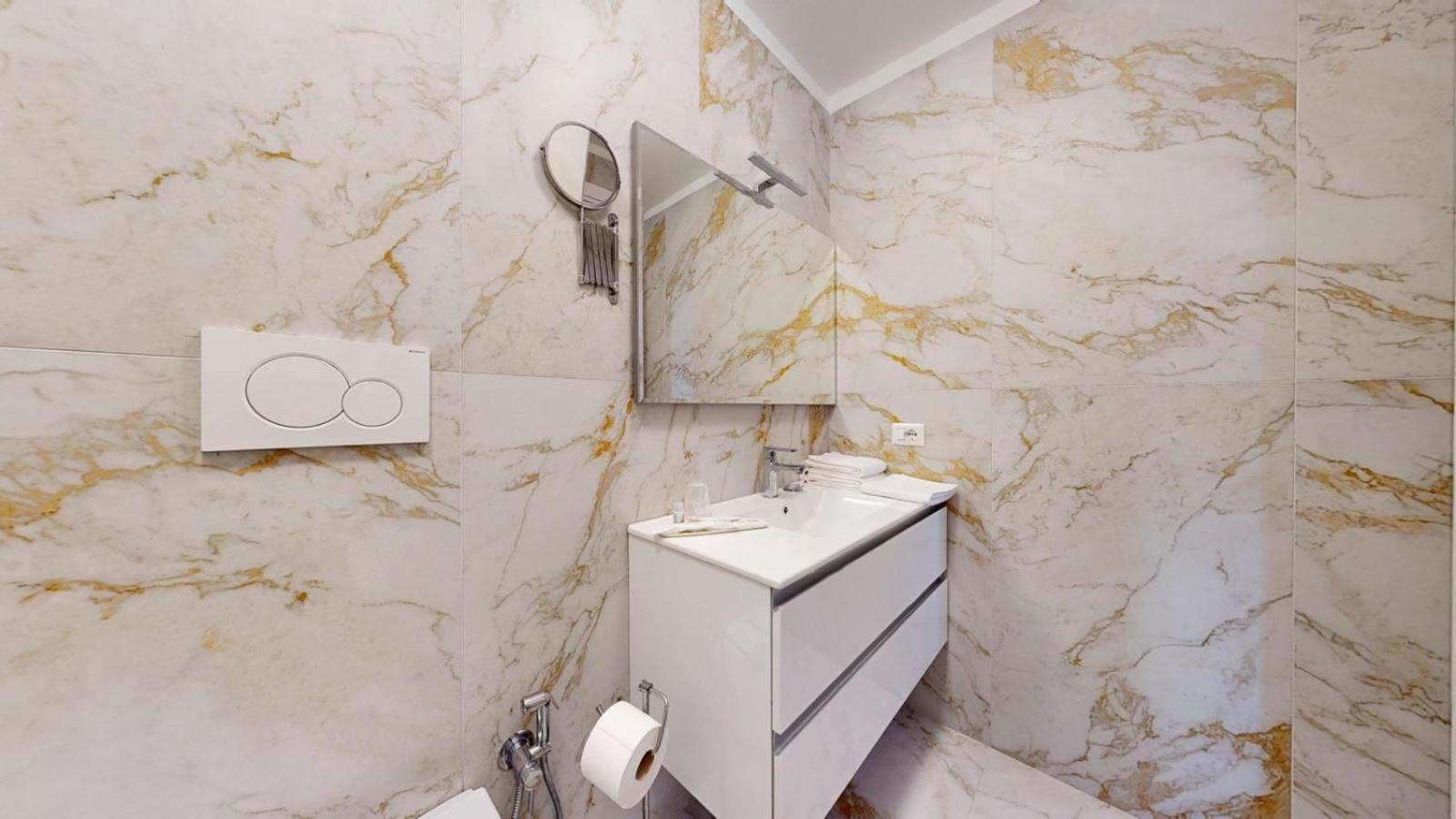 Guest House Duomo Milano Bagian luar foto